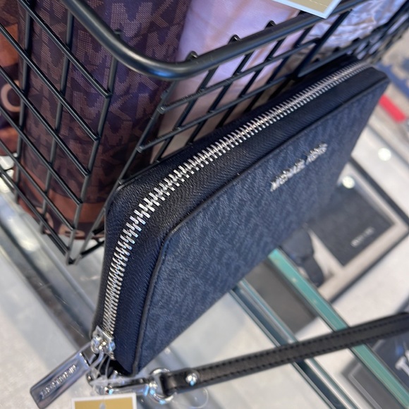 Michael Kors MK Signature Large Flat Multi-Function Phone Case Wallet Wristlet - Picture 12 of 16